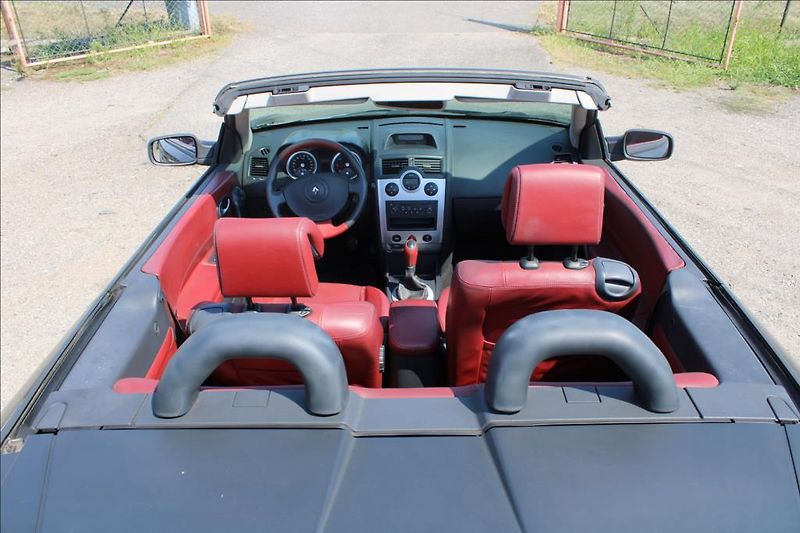Renault Mégane 1,6 i  STK 4/2028 - fotka 29 z 33