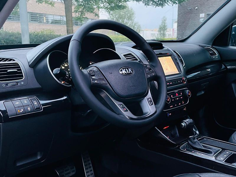 Kia Sorento 2.2D 4x4 AUT PANORAMA VÝHŘEV  - fotka 26 z 51