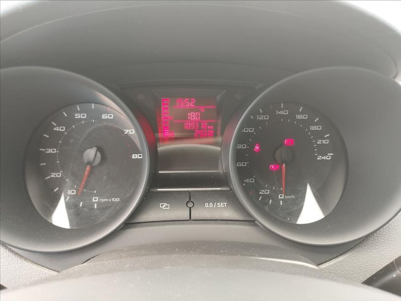 Seat Ibiza 1,4 63KW - fotka 12 z 15