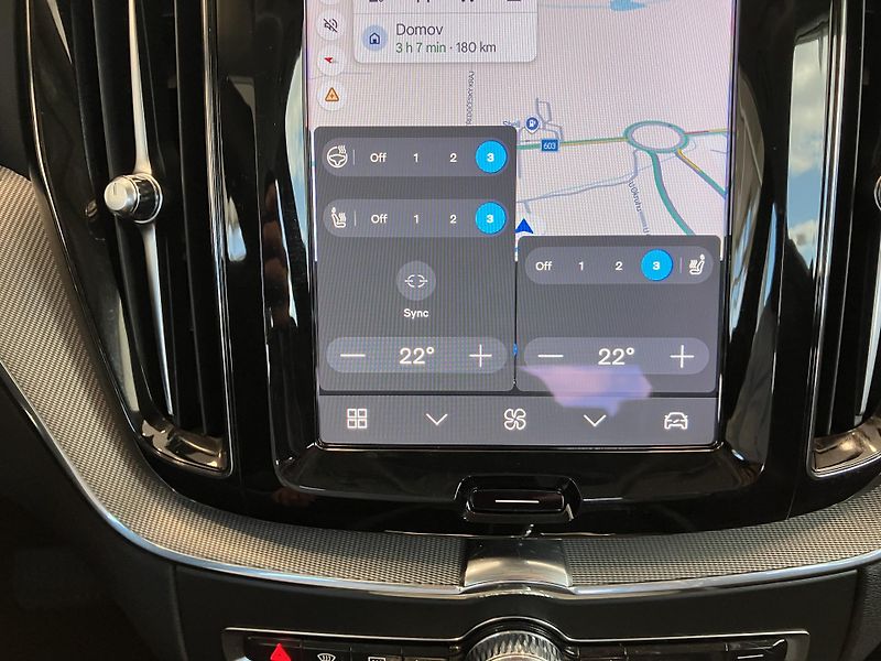 Volvo XC60 B4 AWD PLUS DARK AT8, ČR - fotka 36 z 41
