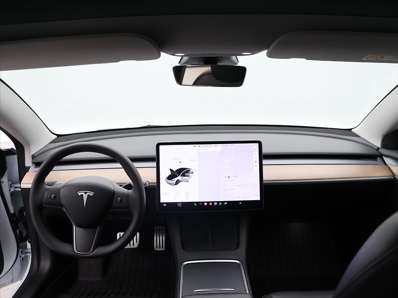 Tesla Model 3 LR 4WD Performance SOH 99% - fotka 20 z 28