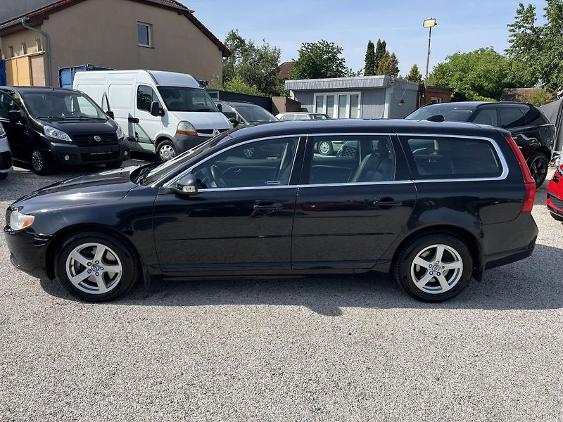 Volvo V70 (2009) 2.4D5 151KW REZERVACE! - fotka 4 z 21