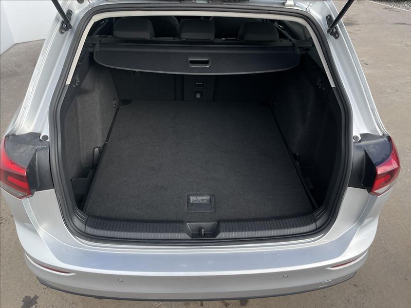 Volkswagen Golf 1,5 eTSI DSG Life ACC  Variant - fotka 23 z 23