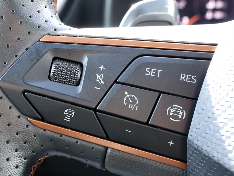 Cupra Leon ST 2,0 TSI DSG DPH - fotka 18 z 31