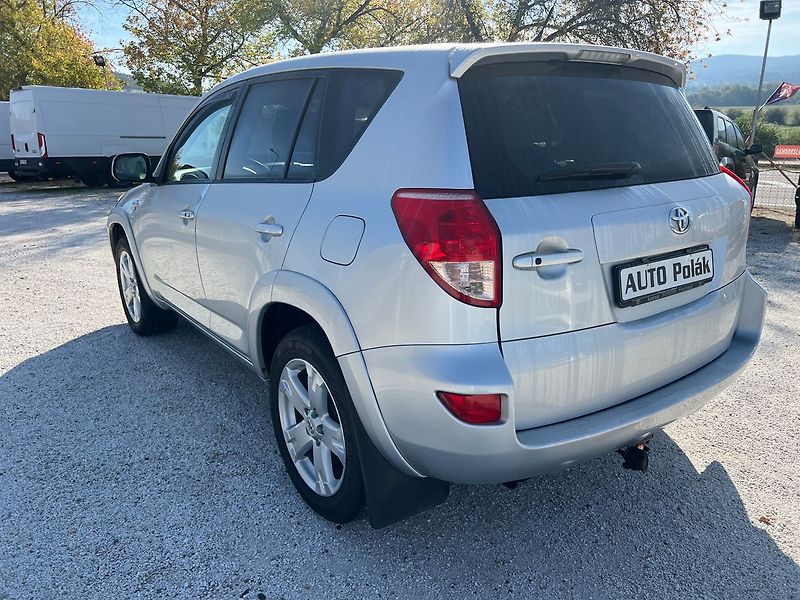 Toyota RAV4 - fotka 13 z 17