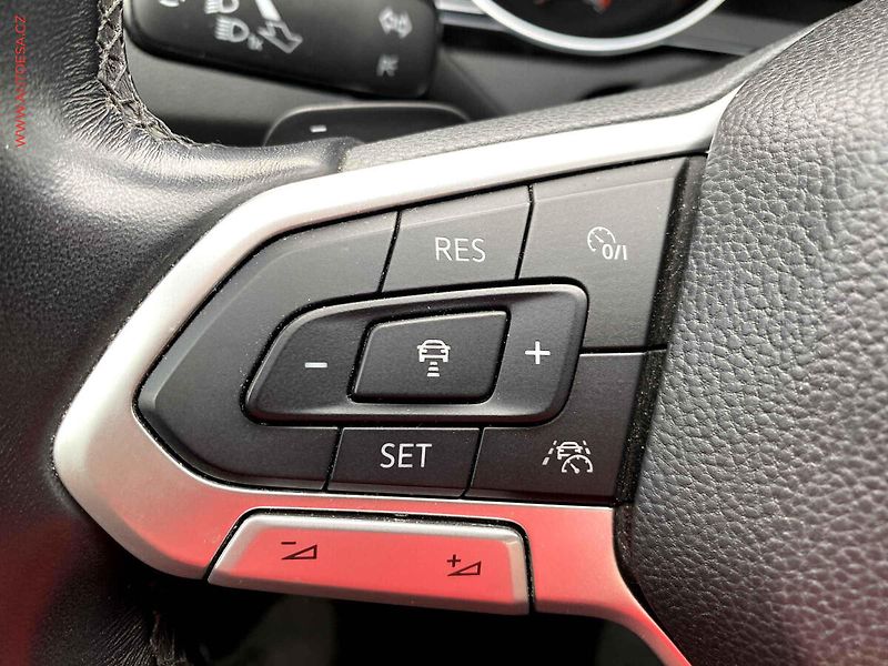 Volkswagen Passat (2020) 1.6 TDi, Elegance, DSG, LED - fotka 16 z 17