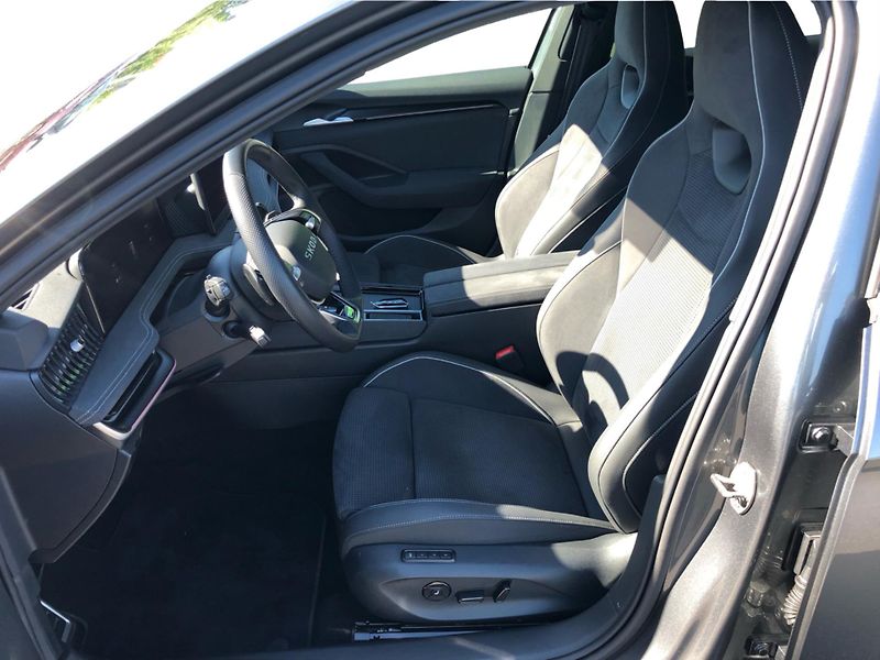 Škoda Superb Combi 2.0 TDi DSG 7st. SPORTLI - fotka 11 z 30
