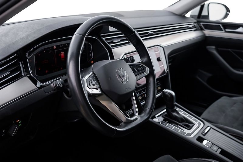 Volkswagen Passat TDI 4M 147kW R-Line - fotka 9 z 21