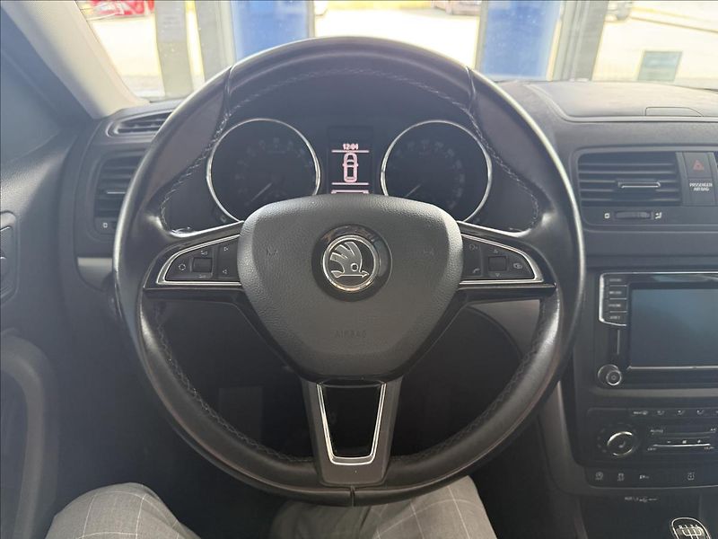 Škoda Yeti 2,0   TDI,DRIVE,TAŽNÉ,SERVISKA - fotka 14 z 25