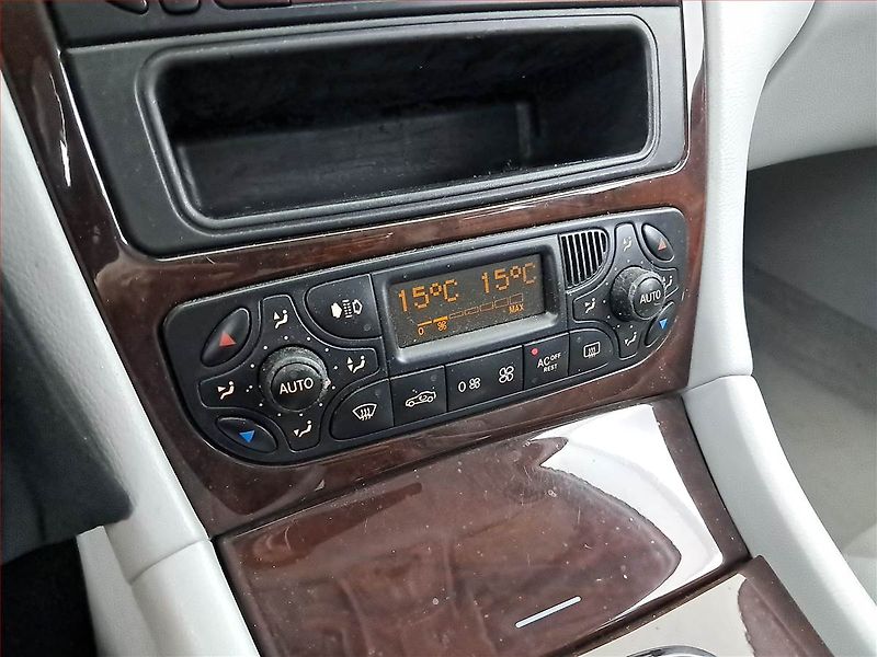 Mercedes-Benz Třídy C (2003) C 240 4MATIC, 4X4, Automat - fotka 14 z 17