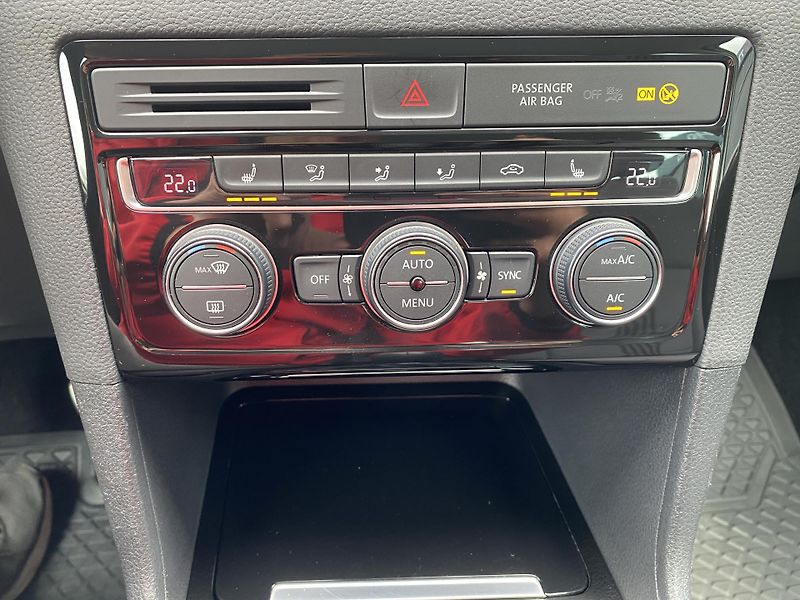 Volkswagen Golf Sportsvan 1.2 TSI ALLSTAR - CLIMATRONIC - fotka 21 z 39