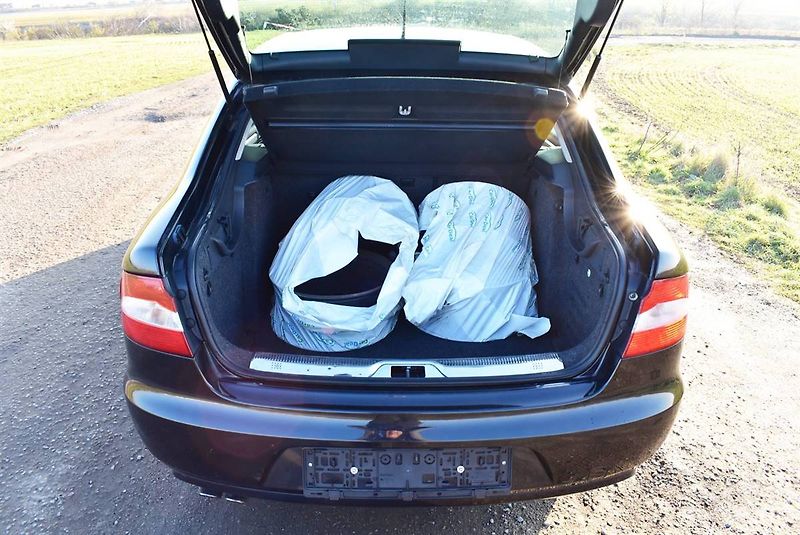 Škoda Superb 2,0 TDI SERVIS STK NOVÉ DSG! - fotka 18 z 19