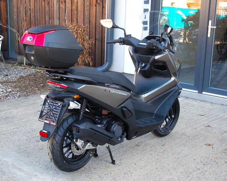 Kymco (2025) SKY TOWN 125i ABS - fotka 12 z 25
