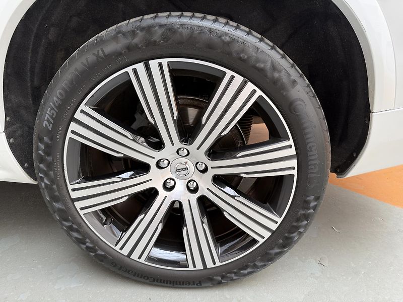 Volvo XC90 B5 AWD diesel Plus Bright Auto - fotka 22 z 22
