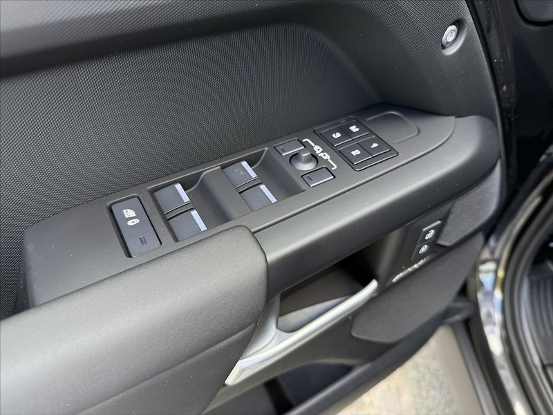 Land Rover Defender (2026) 3,0 X-DYNAMIC SE D250 - fotka 12 z 24