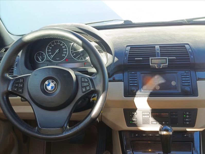 BMW X5 3,0 d 4x4 Automat Kůže Tažné - fotka 16 z 35