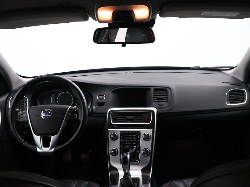 Volvo V60 2,0 D2 Ocean Race Navi Kůže - fotka 23 z 31