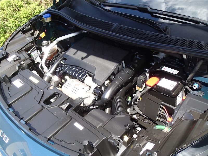 Peugeot 3008 1,2 CZ, 1.Majitel, serv. kn - fotka 43 z 48