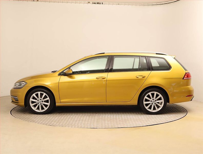 Volkswagen Golf (2017) Comfortline 1.0 TSI, Kůže - fotka 3 z 20