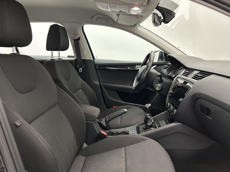 Škoda Octavia 2.0 TDI Style Plus - fotka 21 z 26
