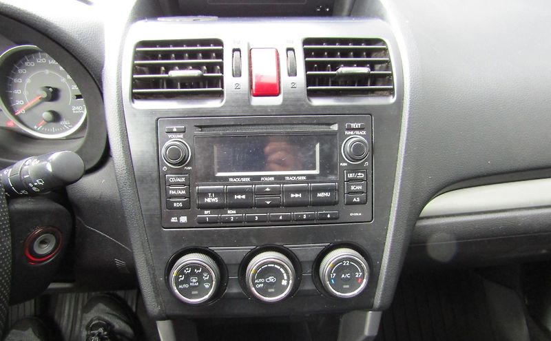 Subaru Forester (2014) 2,0D  6MT 1.maj.ČR plný servis - fotka 13 z 37