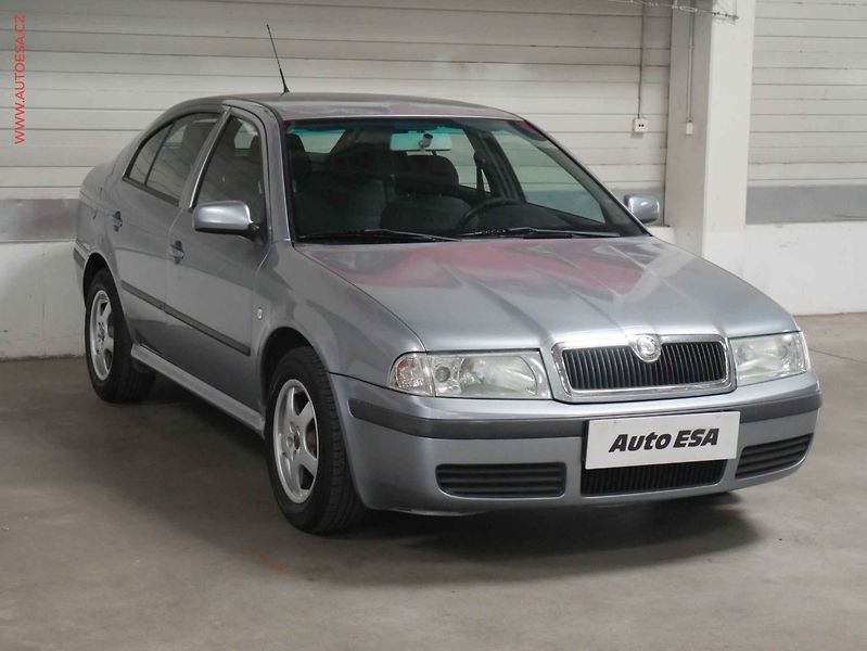 Škoda Octavia (2004) 1.6i, AC, park.asist - fotografie inzerátu