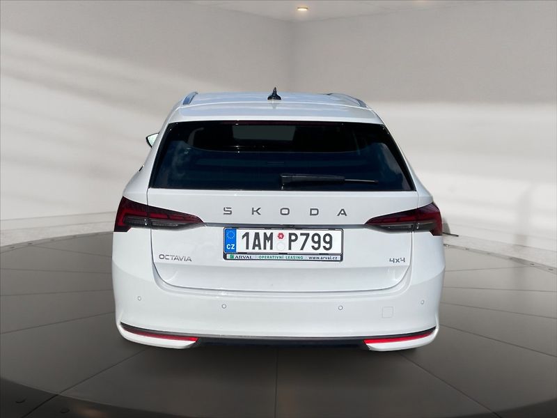 Škoda Octavia 2,0 TSI Top Selection 4x4 DSG - fotka 5 z 11