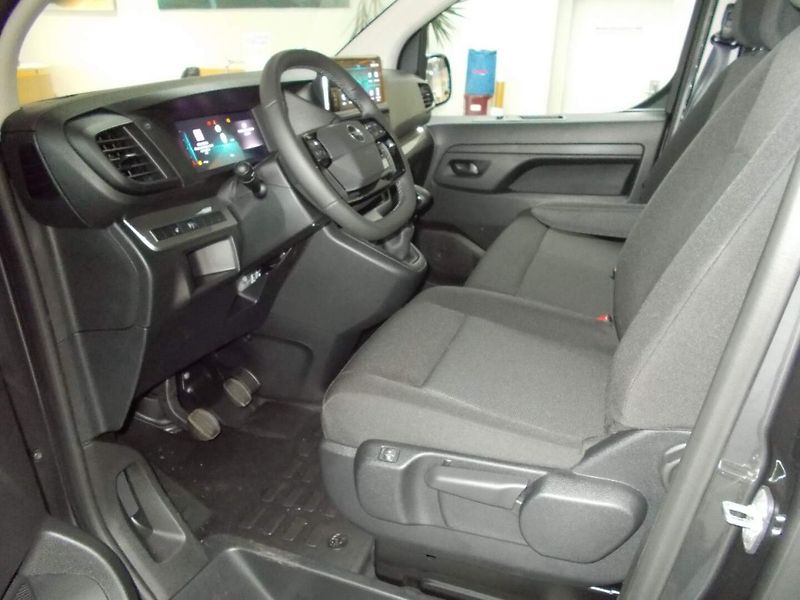 Opel Vivaro (2026) L2 (L) Foldable Crew Van 2.2 C - fotka 16 z 30