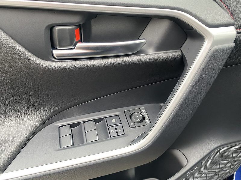 Toyota RAV4 2.5 Plug-in 185 Selection - fotka 14 z 23