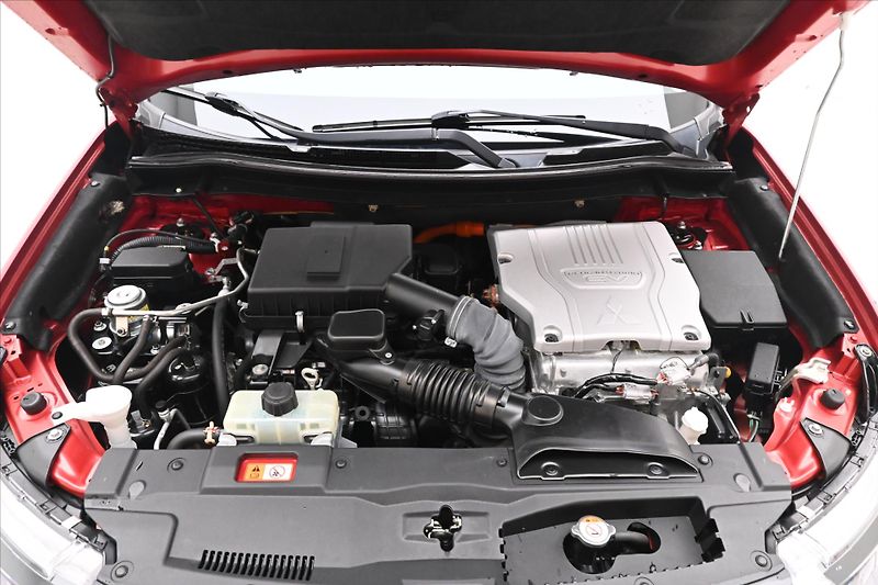 Mitsubishi Outlander 2,4 PHEV Intense+ 4WD Záruka a - fotka 9 z 32