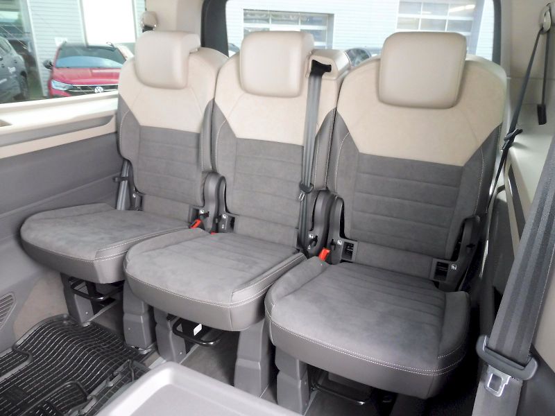 Volkswagen Multivan (2025) Style 1,5 TSI PHEV 180kW DSG 4 - fotka 24 z 31