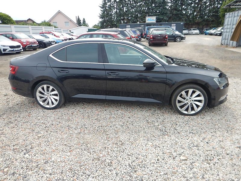 Škoda Superb 2.0 TDI, DSG, 4x4, TAŽNÉ - fotka 5 z 35