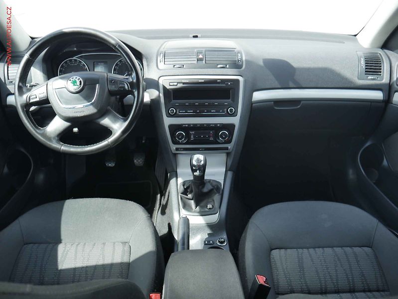 Škoda Octavia (2010) 1.6TDi, ČR, autoAC - fotka 8 z 24