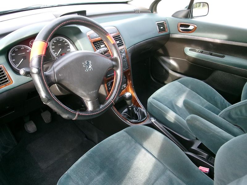Peugeot 307 (2001) 1.6i  XT - fotka 9 z 10