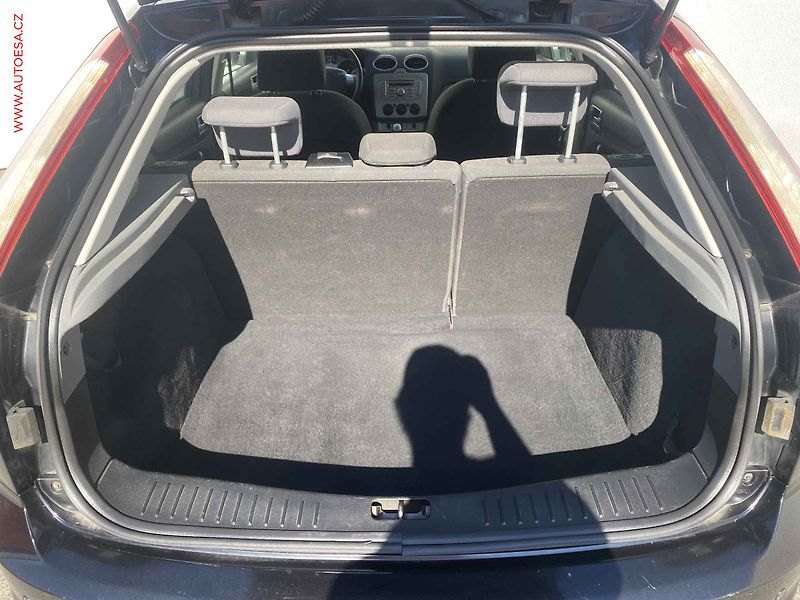 Ford Focus (2009) 1.6 i, AC, park.asist - fotka 7 z 14
