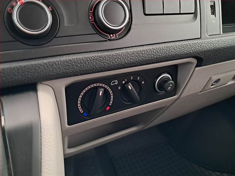 Volkswagen Transporter (2018) 2.0 TDI, Bus, 8Míst, ČR, DPH - fotka 20 z 21