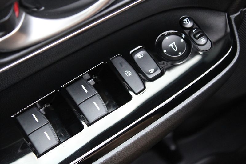 Honda CR-V 2,0 i  DPH,A/T,4x4,EXECUTIVE - fotka 26 z 47