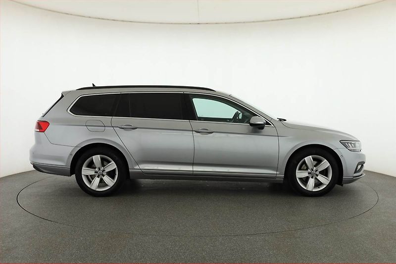 Volkswagen Passat (2019) Business 2.0 TDI, Automat - fotka 6 z 20
