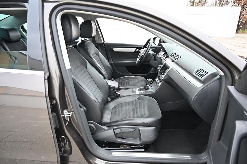 Volkswagen Passat 2.0TSI 155KW DSG Highline 7/14 - fotka 22 z 33