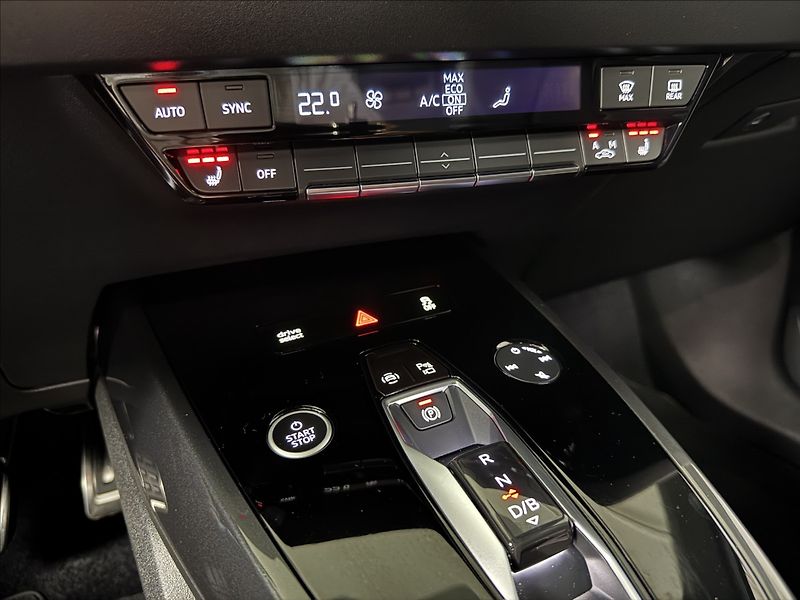 Audi Q4 e-tron 40 S-Line LED Matrix Assist - fotka 45 z 50