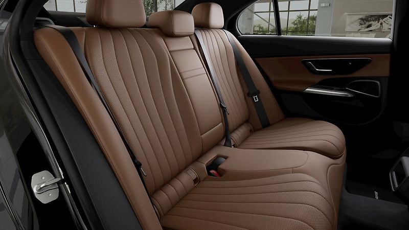 Mercedes-Benz Třídy E (2025) 450 4MATIC Linie AMG 140 Years - fotka 7 z 8