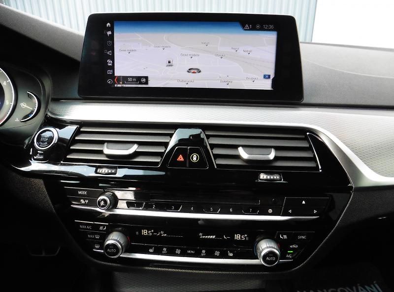 BMW Řada 5 520d xDrive M-Paket Navi - fotka 11 z 14