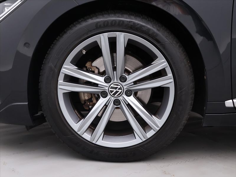 Volkswagen Arteon Shooting Brake 2,0 TDI DSG R-Line Navi Led - fotka 30 z 37