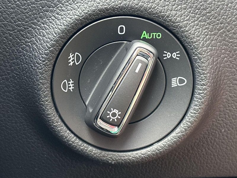 Škoda Superb (2023) Combi 2.0 TDI DSG L&K - fotka 16 z 33