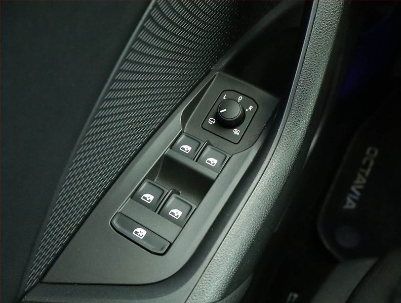 Škoda Octavia (2023) 2.0 TDI - fotka 16 z 16