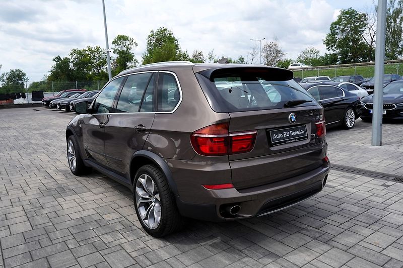 BMW X5 4.0d xDrive/kůže/7míst/55.000k - fotka 4 z 44