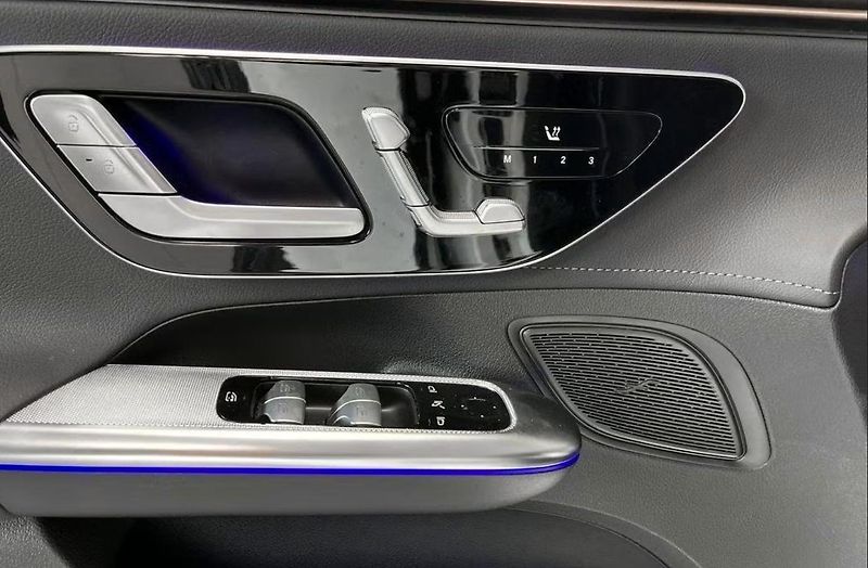 Mercedes-Benz EQE 350 AMG Kam BLIS LED Ambient - fotka 12 z 15