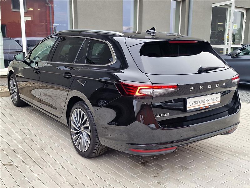 Škoda Superb 1.5 TSI DSG 110kW L&K Combi - fotka 8 z 50