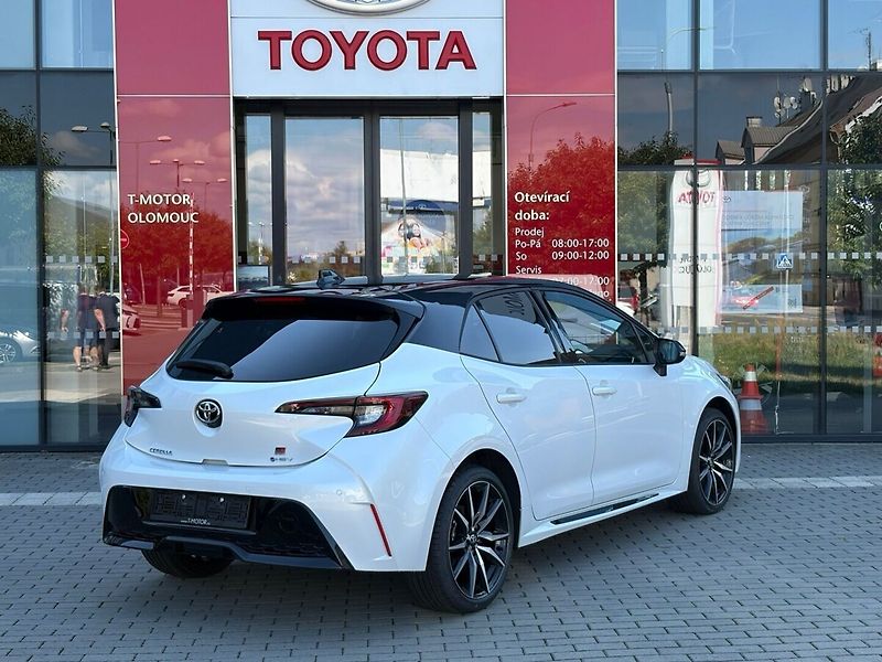Toyota Corolla 2.0 GR Sport - fotka 3 z 20