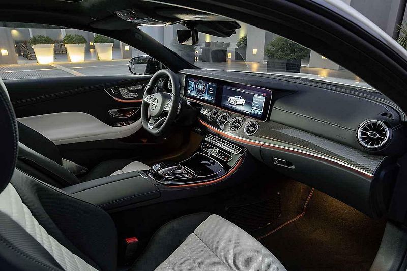 Mercedes-Benz třídy E Coupé.